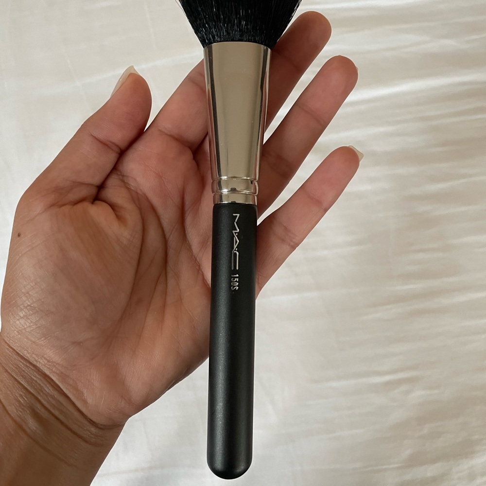 MAC Cosmetics Professional Makeup Brush - Black
